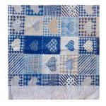 سفره پلاستیکی سایز 102×76 زمینه قلبی آبی(6 نفره)